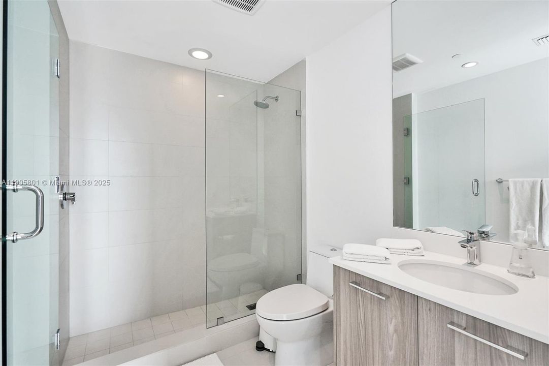 Active With Contract: $4,200 (2 beds, 2 baths, 944 Square Feet)