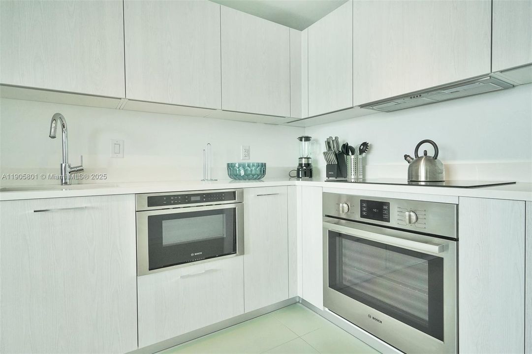 Active With Contract: $4,200 (2 beds, 2 baths, 944 Square Feet)