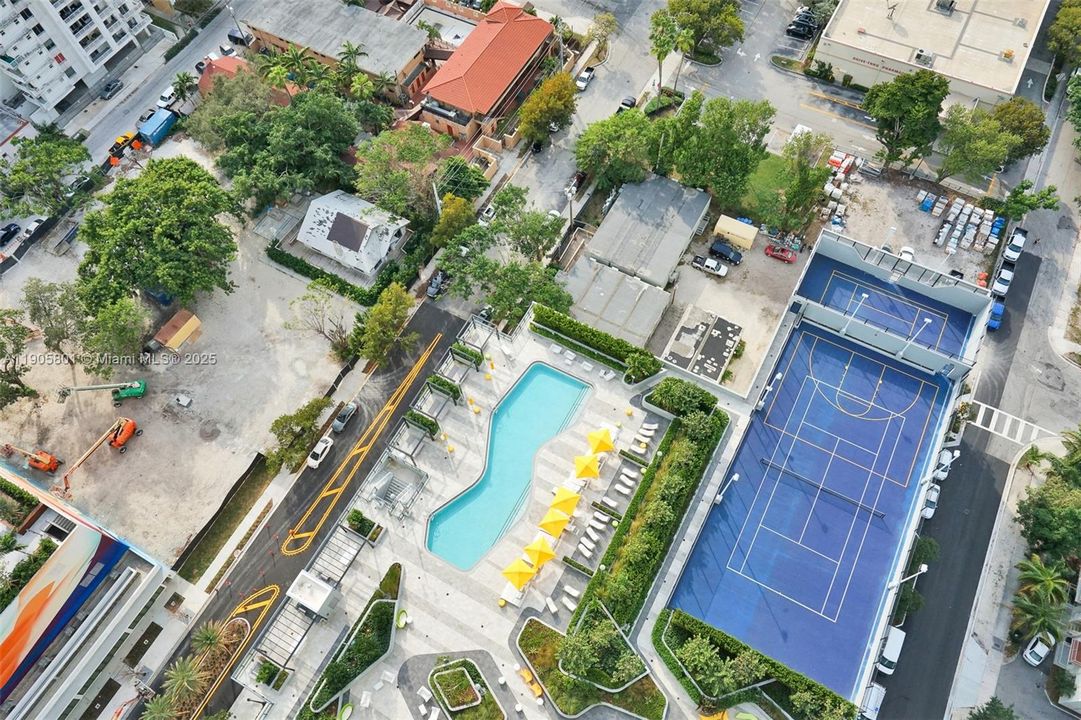 Active With Contract: $4,200 (2 beds, 2 baths, 944 Square Feet)