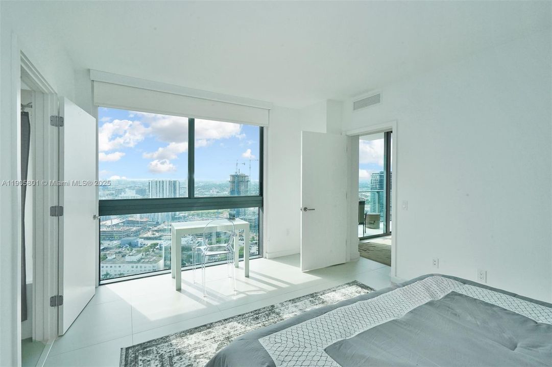 Active With Contract: $4,200 (2 beds, 2 baths, 944 Square Feet)