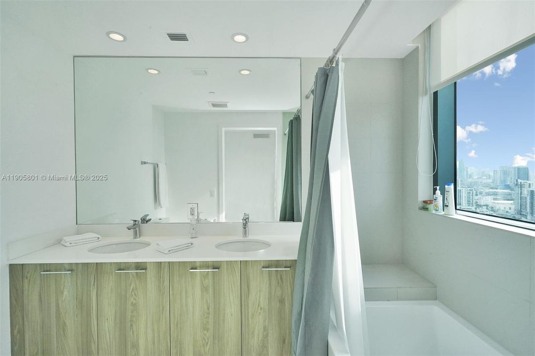 Active With Contract: $4,200 (2 beds, 2 baths, 944 Square Feet)