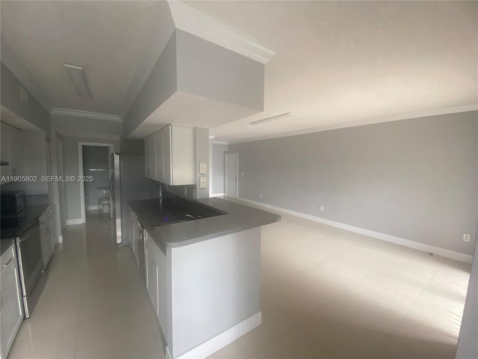 For Rent: $2,400 (2 beds, 2 baths, 1130 Square Feet)