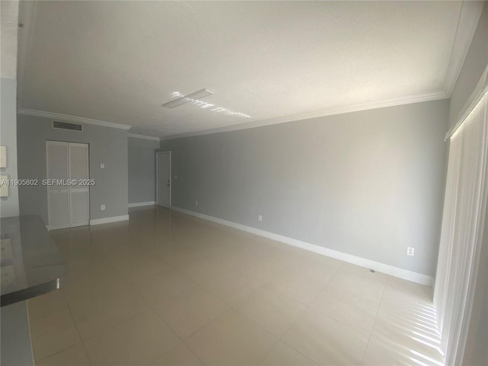 For Rent: $2,400 (2 beds, 2 baths, 1130 Square Feet)