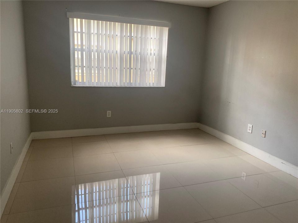 For Rent: $2,400 (2 beds, 2 baths, 1130 Square Feet)