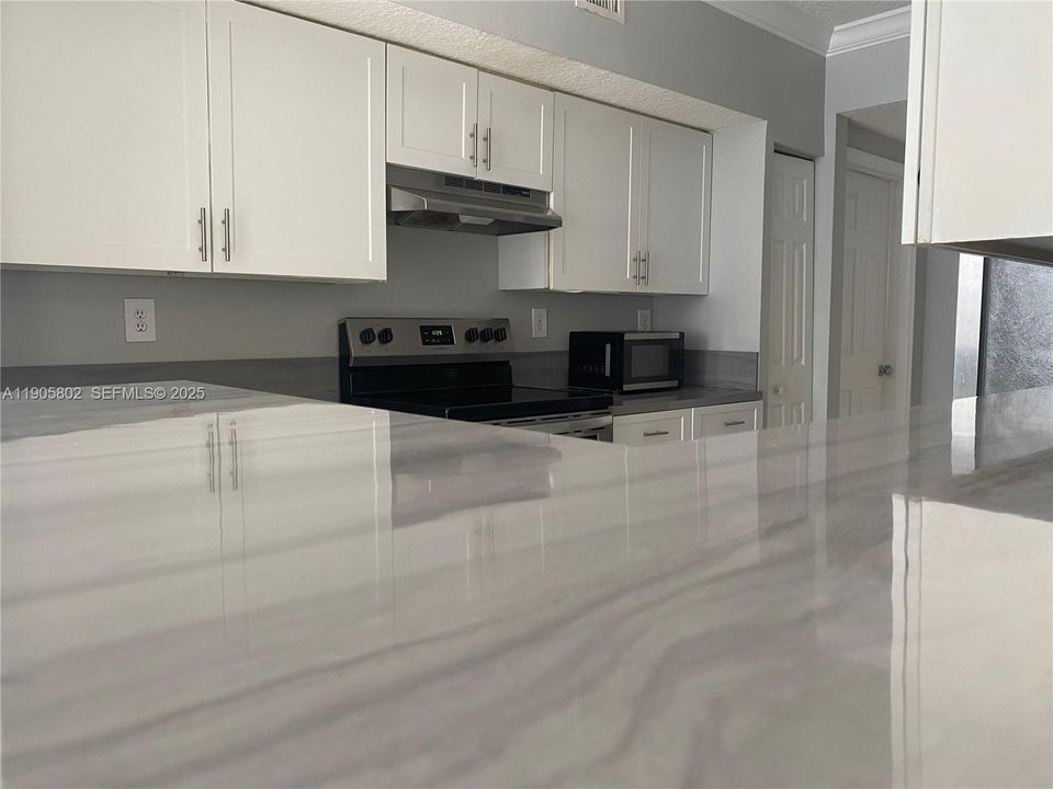 For Rent: $2,400 (2 beds, 2 baths, 1130 Square Feet)