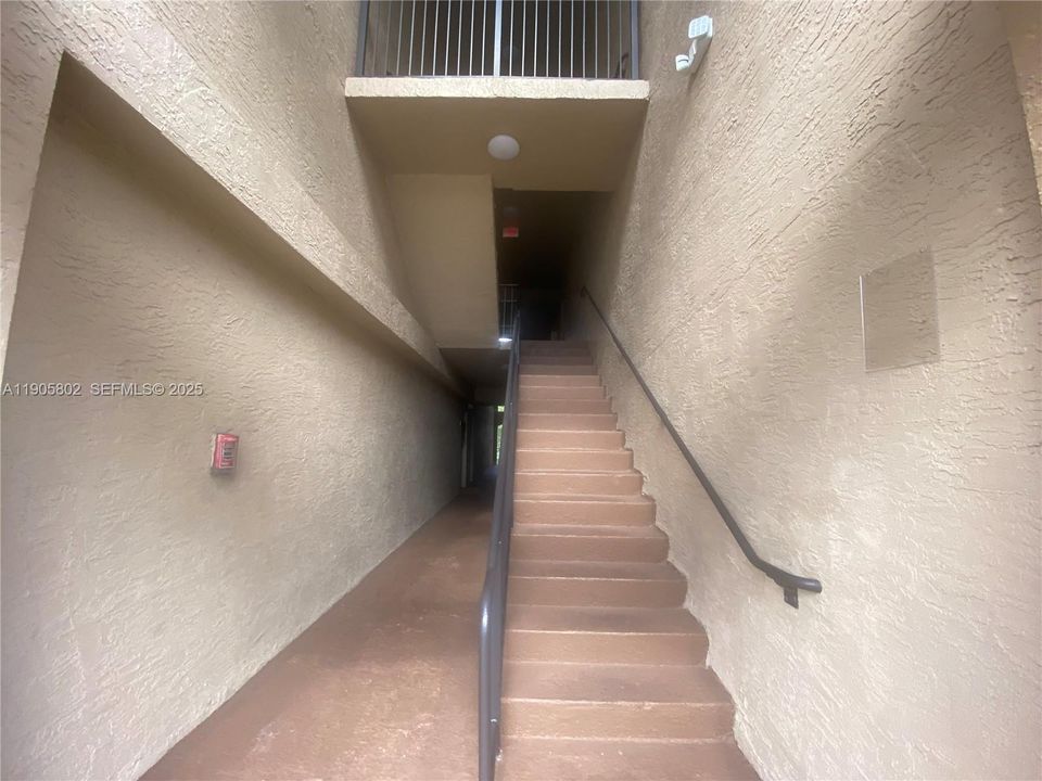 For Rent: $2,400 (2 beds, 2 baths, 1130 Square Feet)