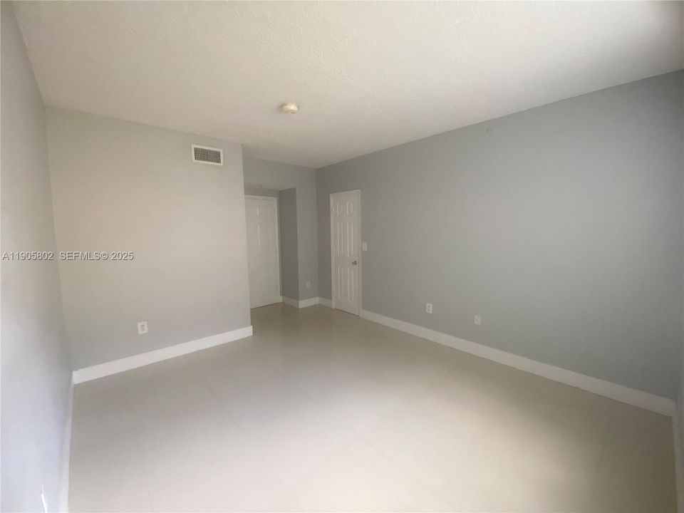 For Rent: $2,400 (2 beds, 2 baths, 1130 Square Feet)