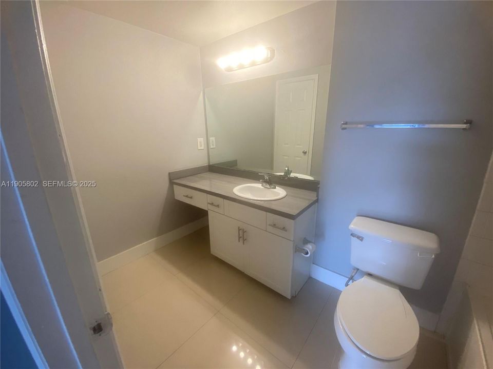 For Rent: $2,400 (2 beds, 2 baths, 1130 Square Feet)