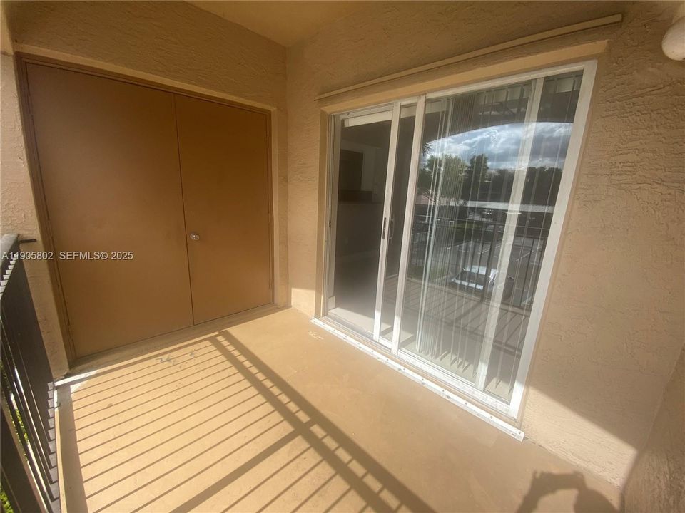 For Rent: $2,400 (2 beds, 2 baths, 1130 Square Feet)