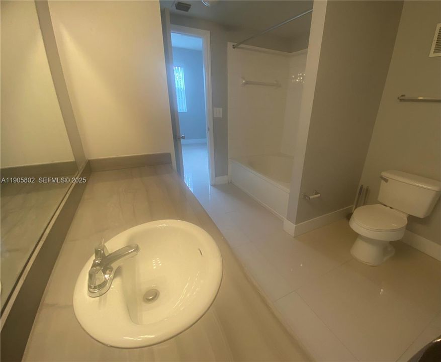 For Rent: $2,400 (2 beds, 2 baths, 1130 Square Feet)