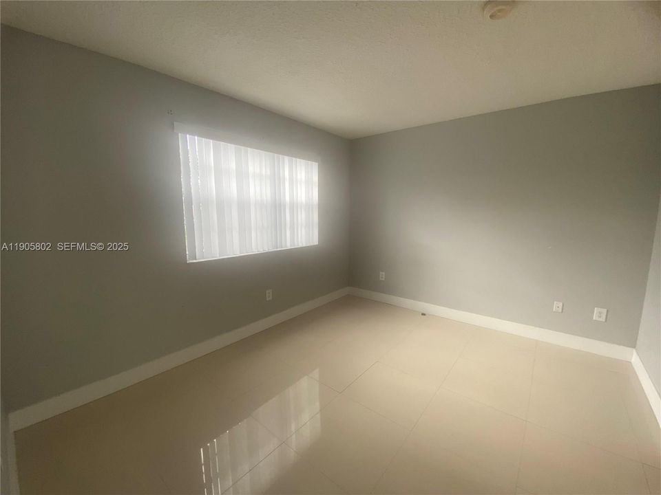 For Rent: $2,400 (2 beds, 2 baths, 1130 Square Feet)