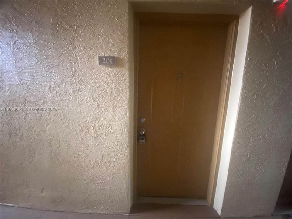 For Rent: $2,400 (2 beds, 2 baths, 1130 Square Feet)