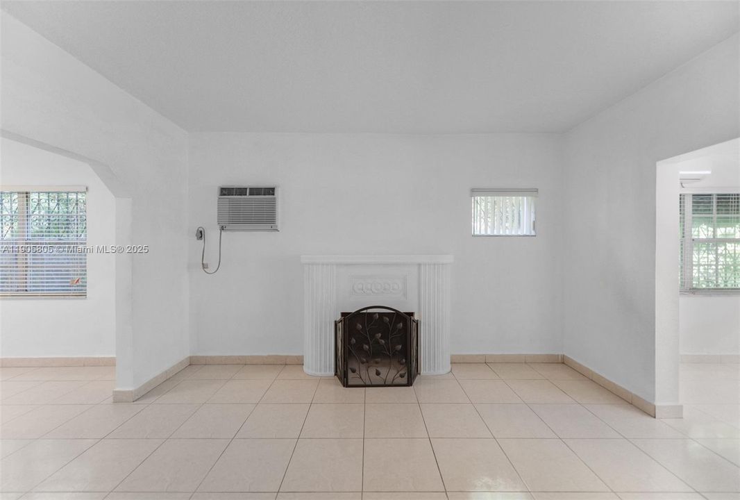 Recently Rented: $4,200 (3 beds, 2 baths, 1340 Square Feet)