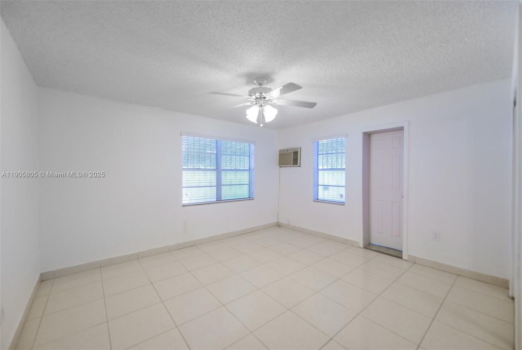 Recently Rented: $4,200 (3 beds, 2 baths, 1340 Square Feet)