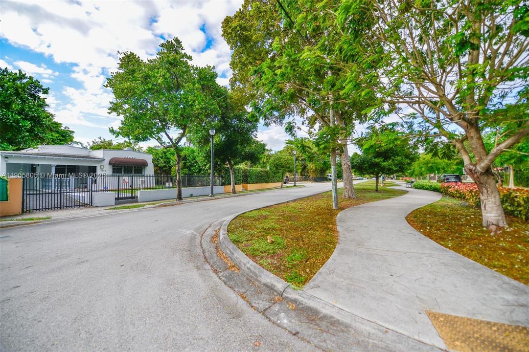 Recently Rented: $4,200 (3 beds, 2 baths, 1340 Square Feet)