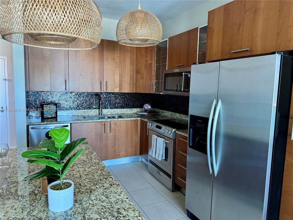 Active With Contract: $2,795 (1 beds, 1 baths, 875 Square Feet)