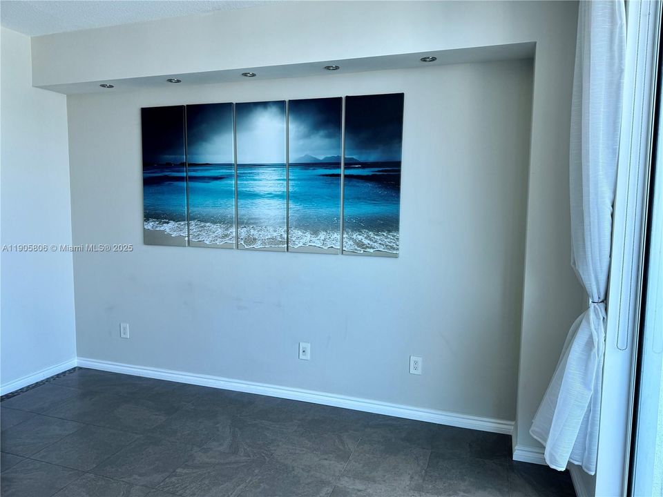 Active With Contract: $2,795 (1 beds, 1 baths, 875 Square Feet)