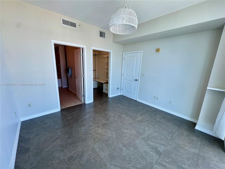 Active With Contract: $2,795 (1 beds, 1 baths, 875 Square Feet)