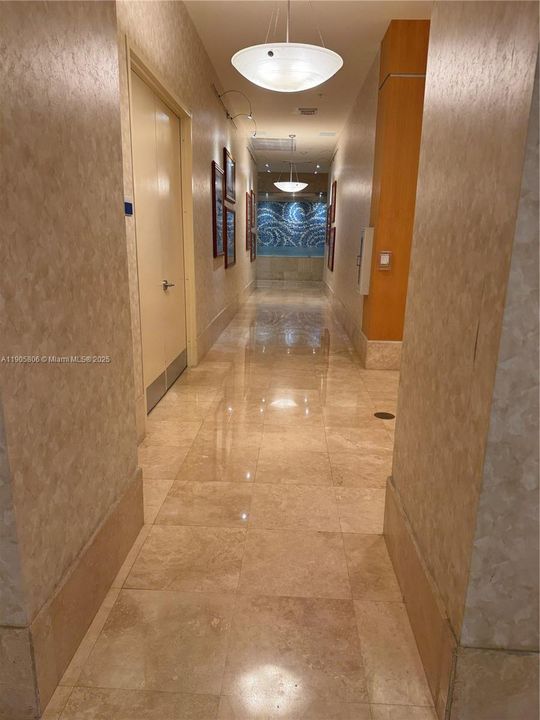 Active With Contract: $2,795 (1 beds, 1 baths, 875 Square Feet)