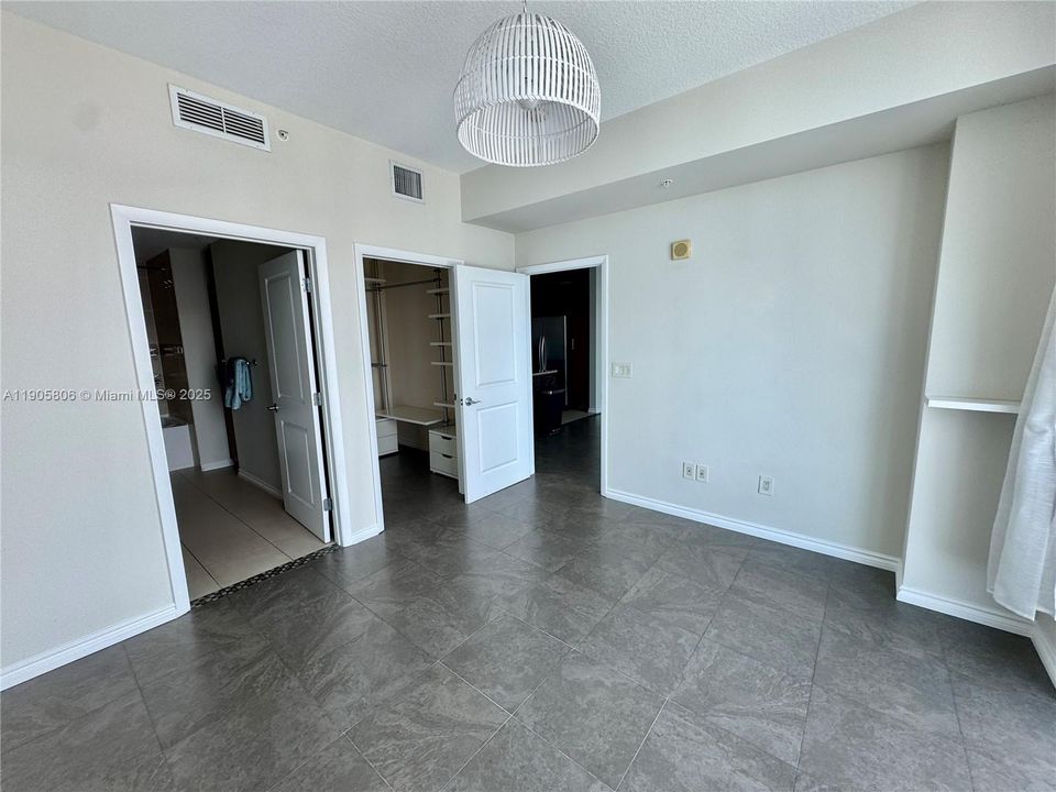 Active With Contract: $2,795 (1 beds, 1 baths, 875 Square Feet)