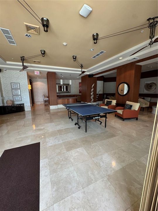 Active With Contract: $2,795 (1 beds, 1 baths, 875 Square Feet)