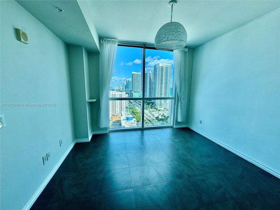 Active With Contract: $2,795 (1 beds, 1 baths, 875 Square Feet)