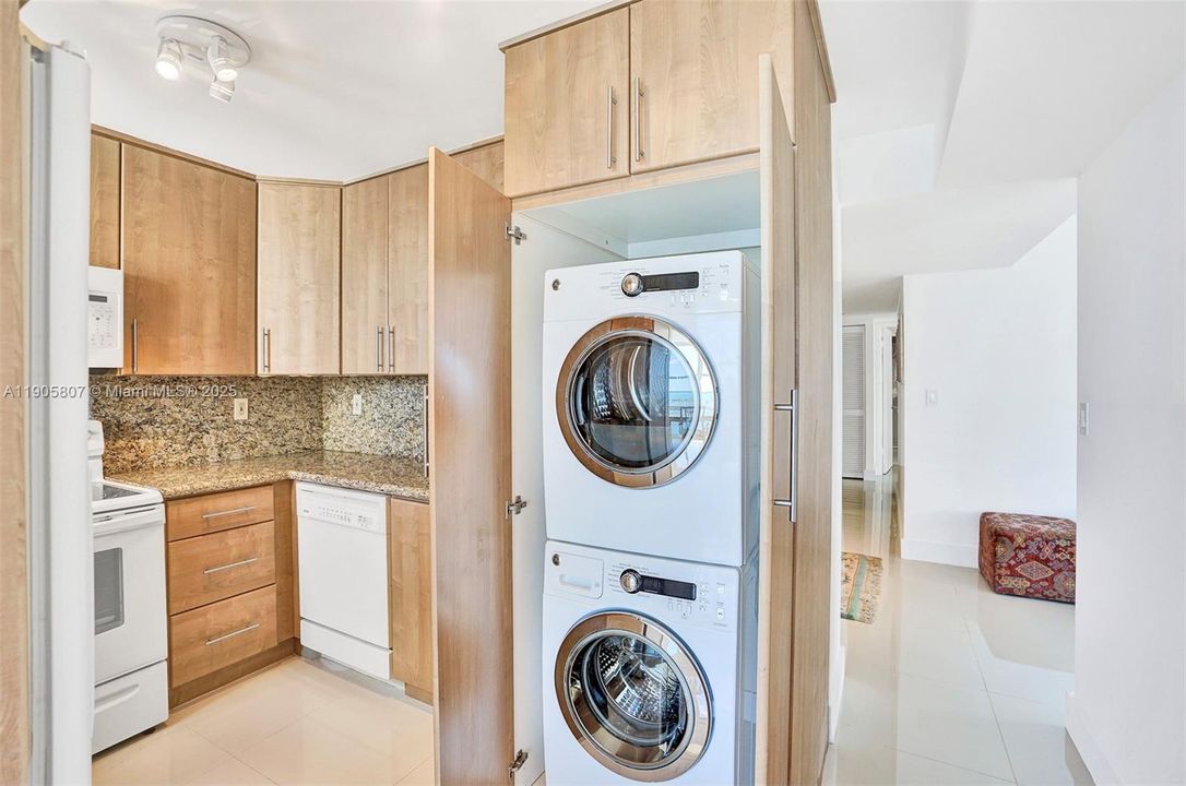 Recently Rented: $4,850 (2 beds, 2 baths, 1723 Square Feet)