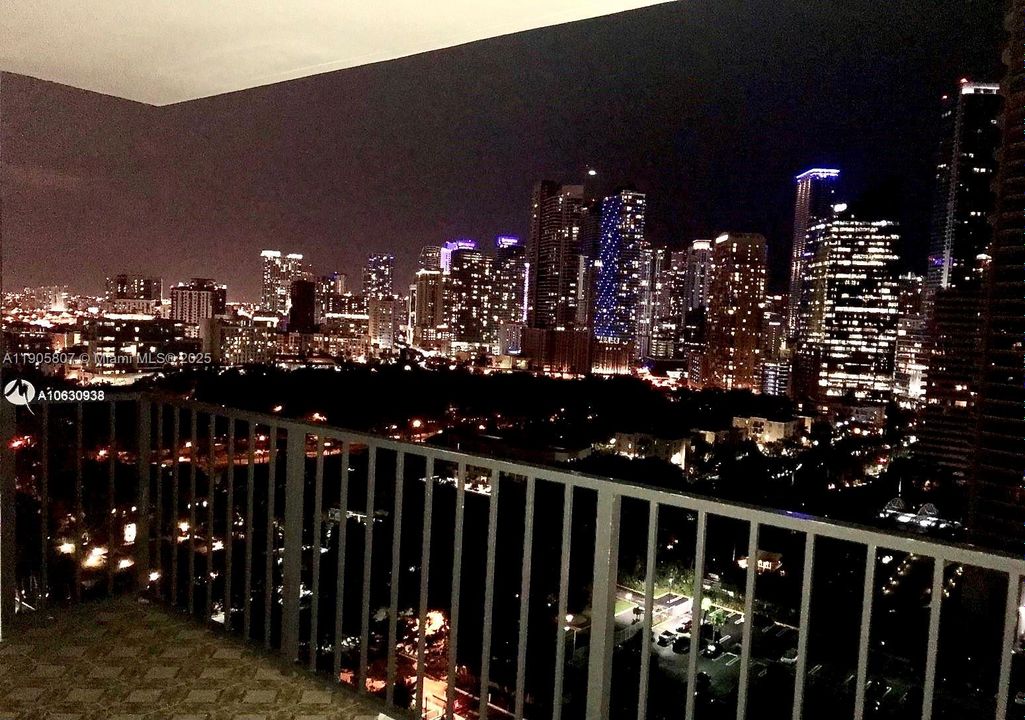 Recently Rented: $4,850 (2 beds, 2 baths, 1723 Square Feet)