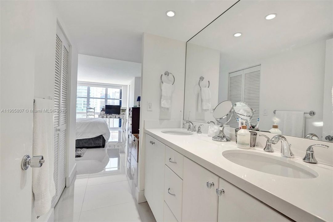 Recently Rented: $4,850 (2 beds, 2 baths, 1723 Square Feet)