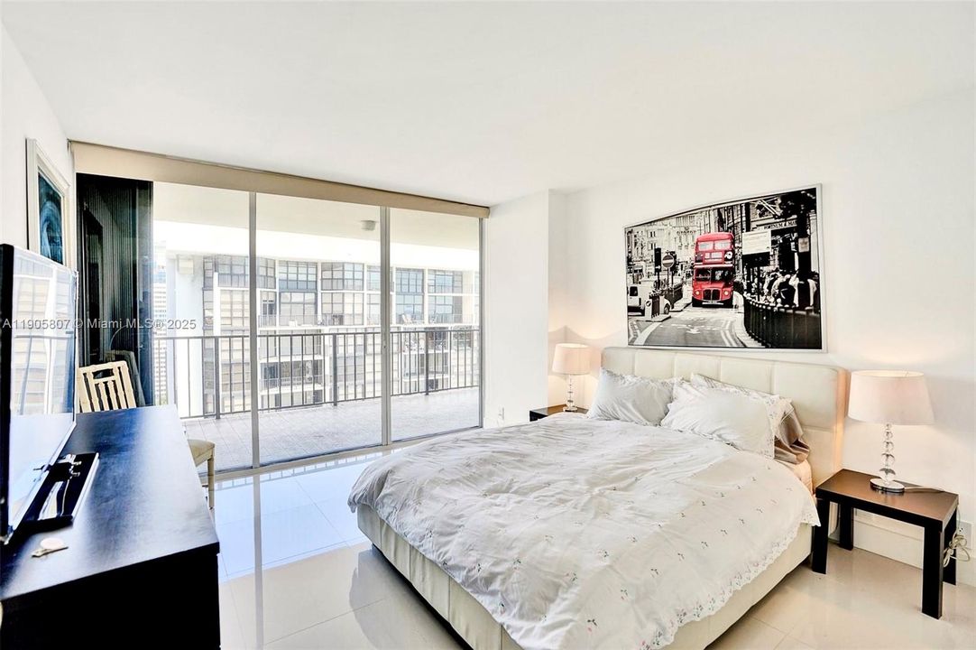 Recently Rented: $4,850 (2 beds, 2 baths, 1723 Square Feet)