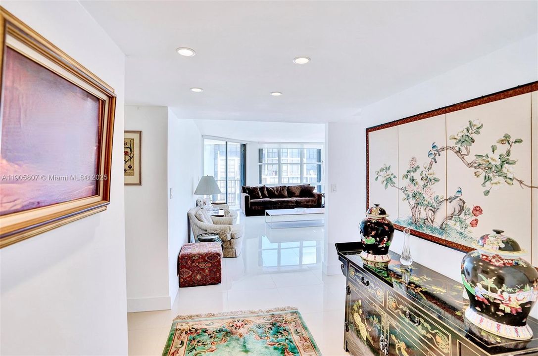 Recently Rented: $4,850 (2 beds, 2 baths, 1723 Square Feet)