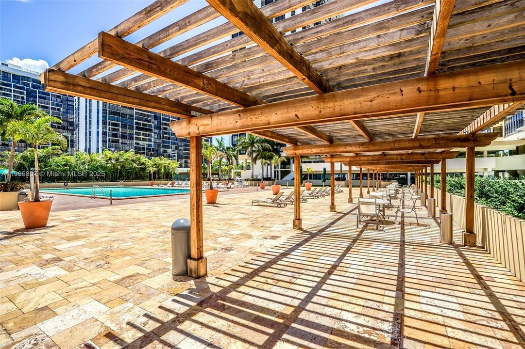 Recently Rented: $4,850 (2 beds, 2 baths, 1723 Square Feet)