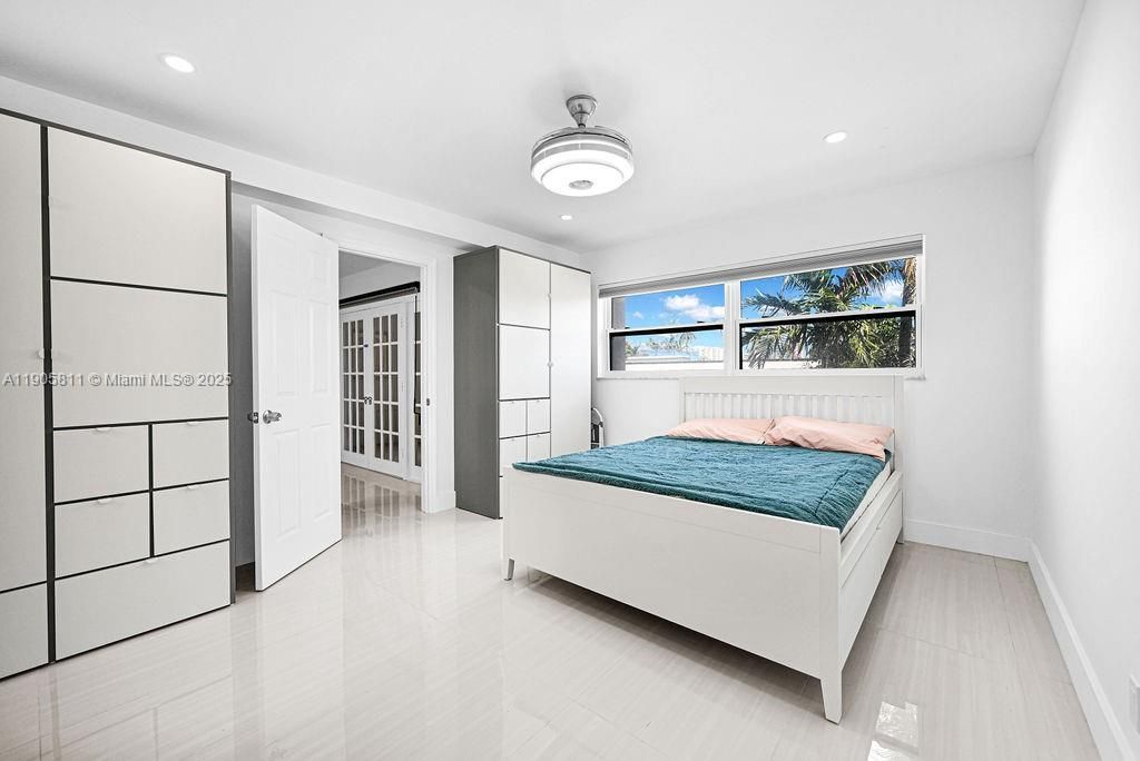 For Sale: $225,000 (2 beds, 1 baths, 920 Square Feet)