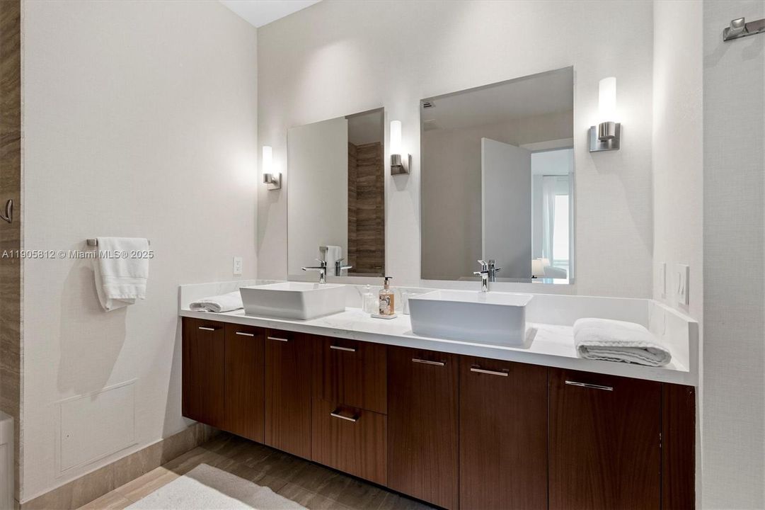 For Sale: $1,330,000 (2 beds, 2 baths, 1463 Square Feet)