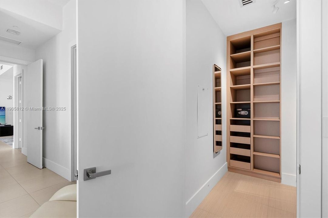 For Sale: $1,330,000 (2 beds, 2 baths, 1463 Square Feet)