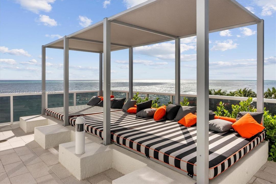 For Sale: $1,330,000 (2 beds, 2 baths, 1463 Square Feet)