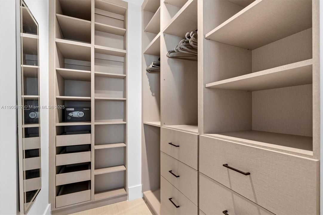 For Sale: $1,330,000 (2 beds, 2 baths, 1463 Square Feet)