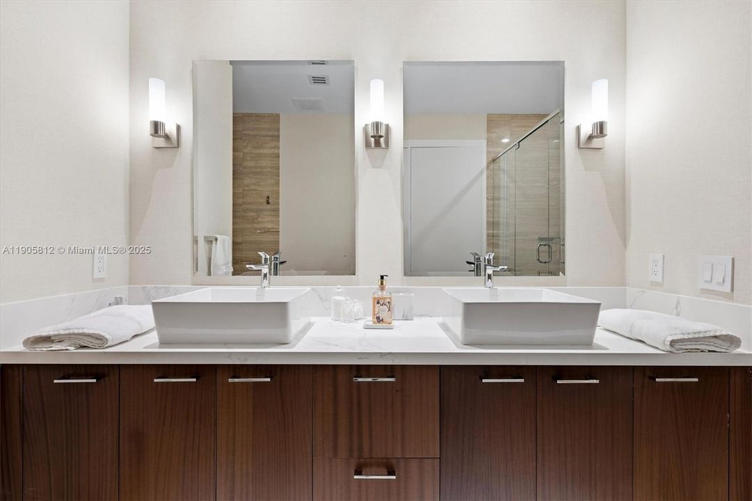 For Sale: $1,330,000 (2 beds, 2 baths, 1463 Square Feet)