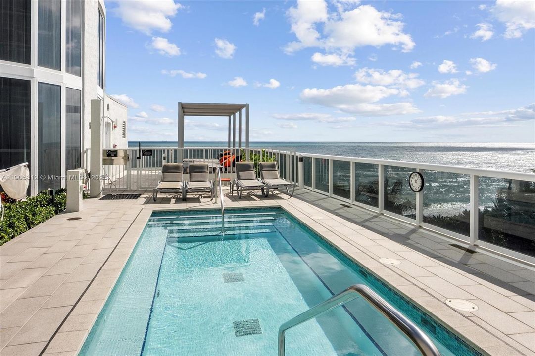 For Sale: $1,330,000 (2 beds, 2 baths, 1463 Square Feet)