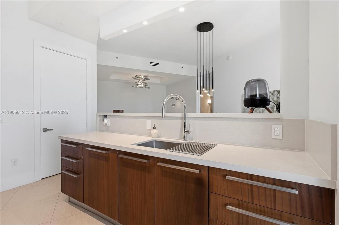 For Sale: $1,330,000 (2 beds, 2 baths, 1463 Square Feet)