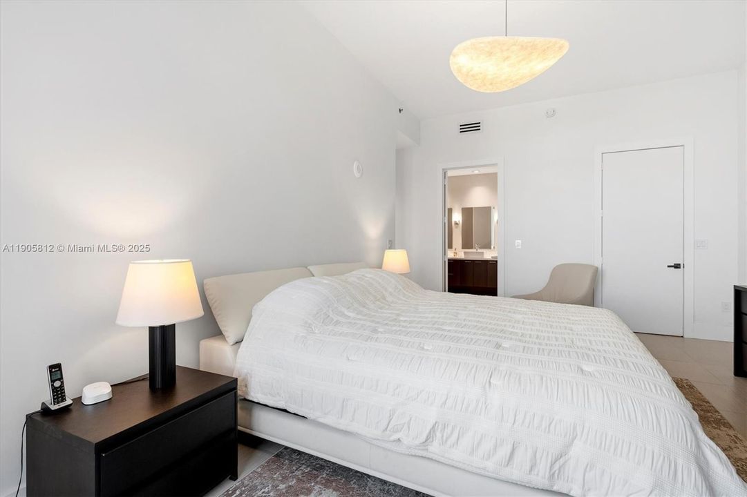 For Sale: $1,330,000 (2 beds, 2 baths, 1463 Square Feet)