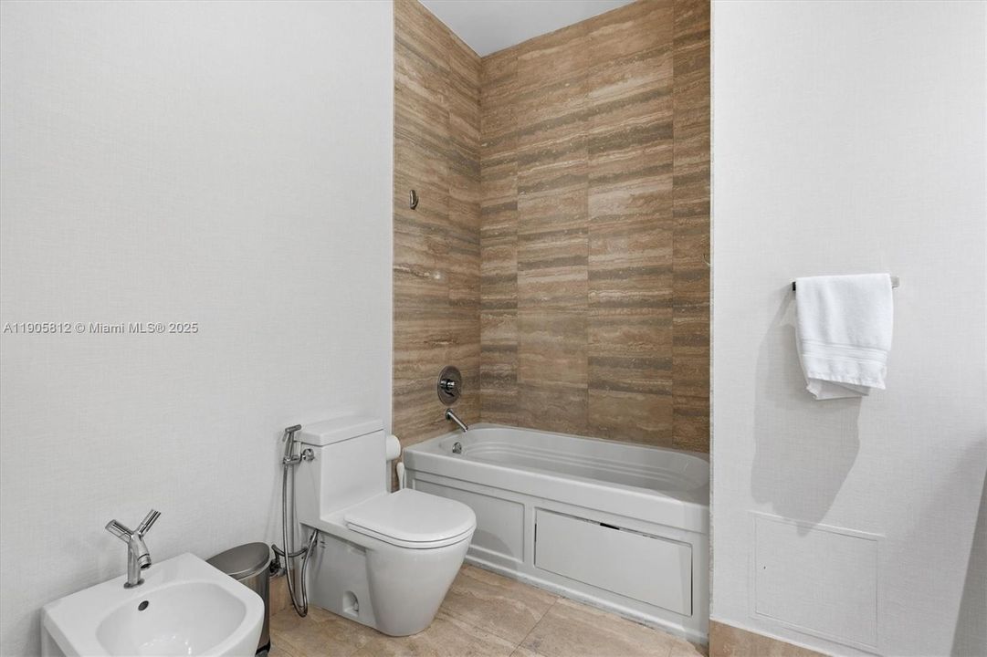 For Sale: $1,330,000 (2 beds, 2 baths, 1463 Square Feet)