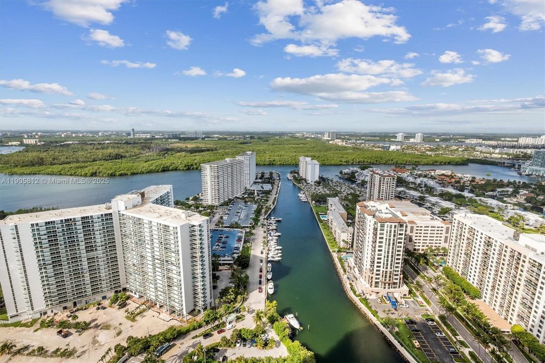 For Sale: $1,330,000 (2 beds, 2 baths, 1463 Square Feet)