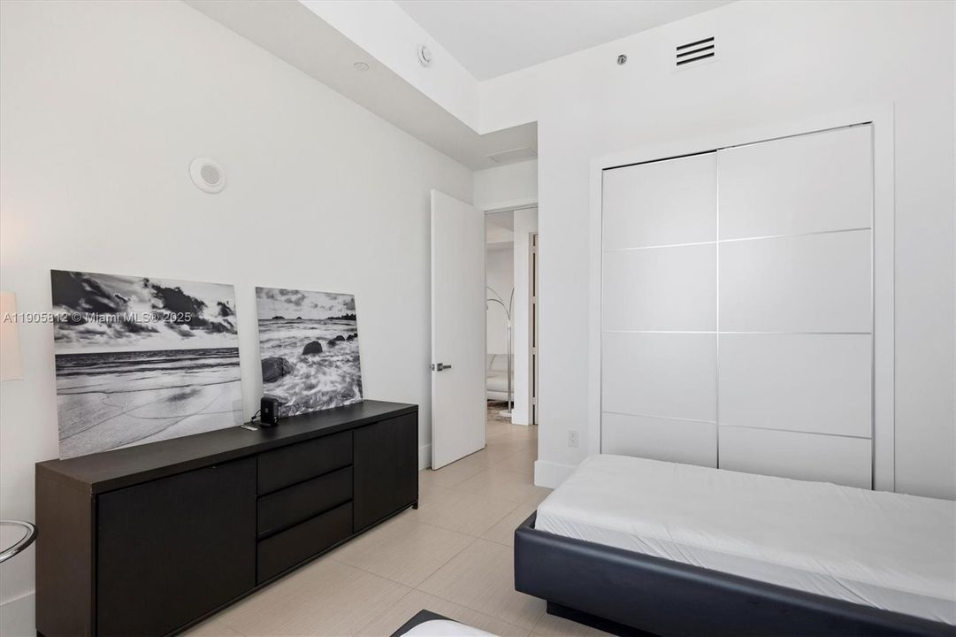 For Sale: $1,330,000 (2 beds, 2 baths, 1463 Square Feet)