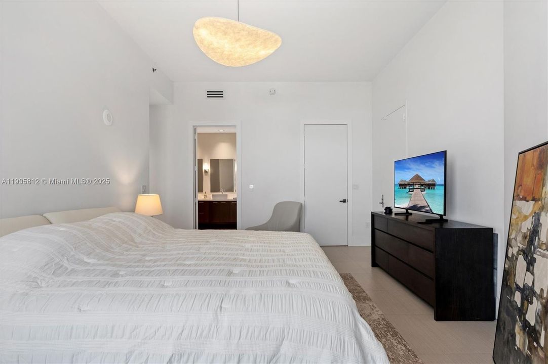 For Sale: $1,330,000 (2 beds, 2 baths, 1463 Square Feet)