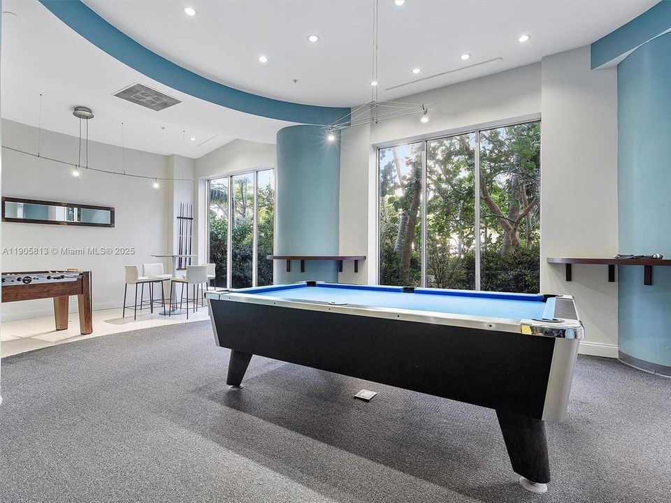 For Sale: $470,000 (1 beds, 1 baths, 905 Square Feet)