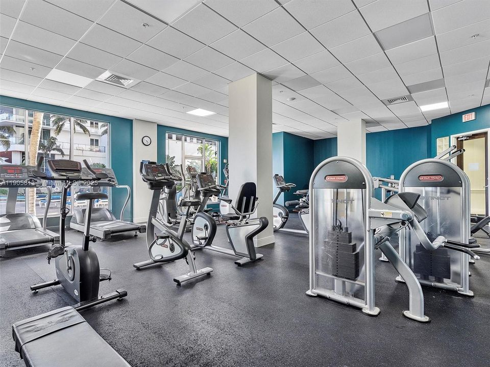 For Sale: $470,000 (1 beds, 1 baths, 905 Square Feet)