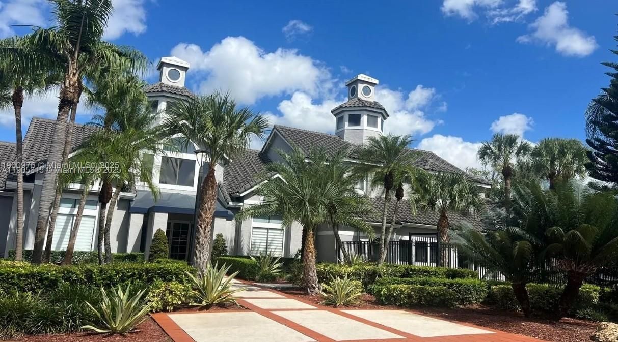 合同活跃: $1,850 (1 贝兹, 1 浴室, 579 平方英尺)