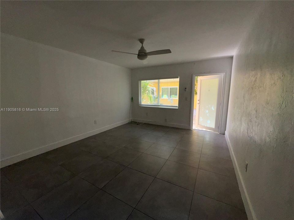 Active With Contract: $1,650 (0 beds, 1 baths, 380 Square Feet)