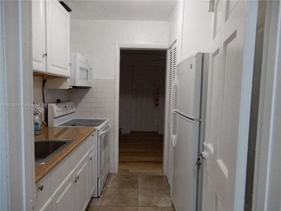 For Sale: $669,999 (3 beds, 2 baths, 1555 Square Feet)